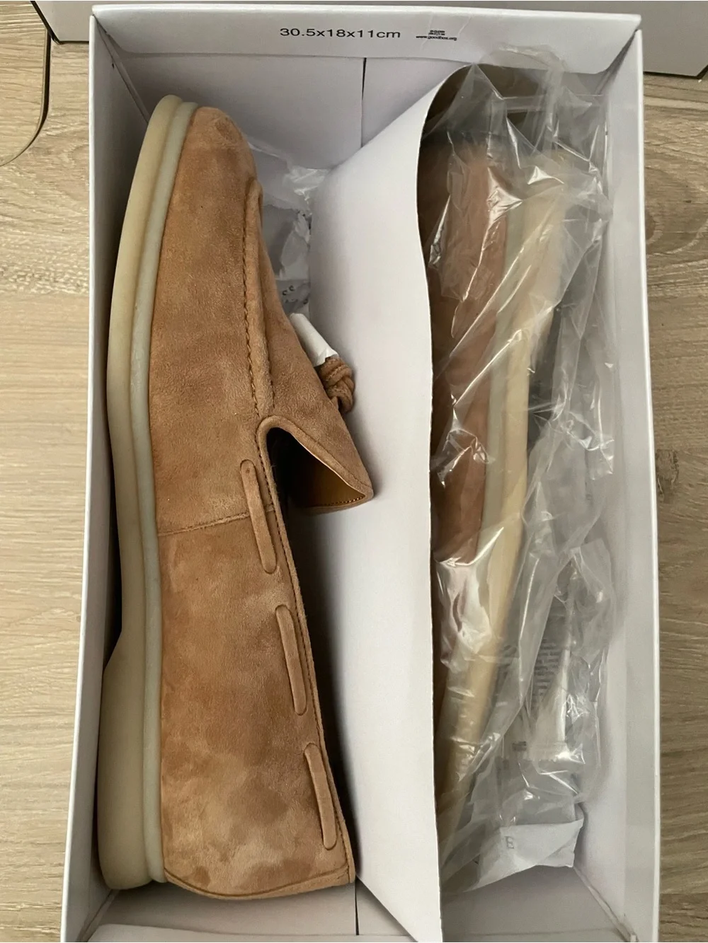 Guess Women’s Aryana Suede Tassel Loafers in Tan NWT size 11